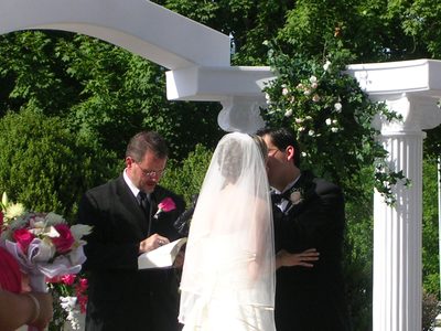You may kiss the bride!